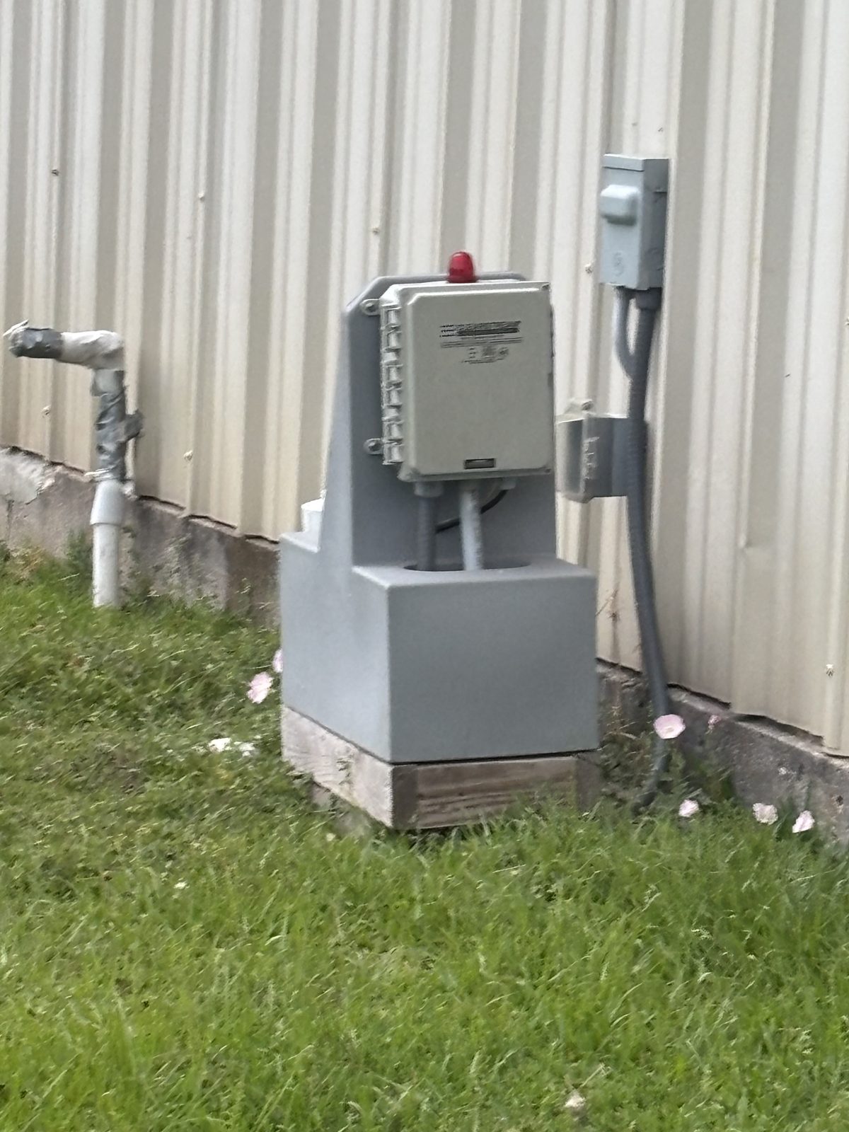 Clearstream aerobic system control panel with alarm light and aerator unit